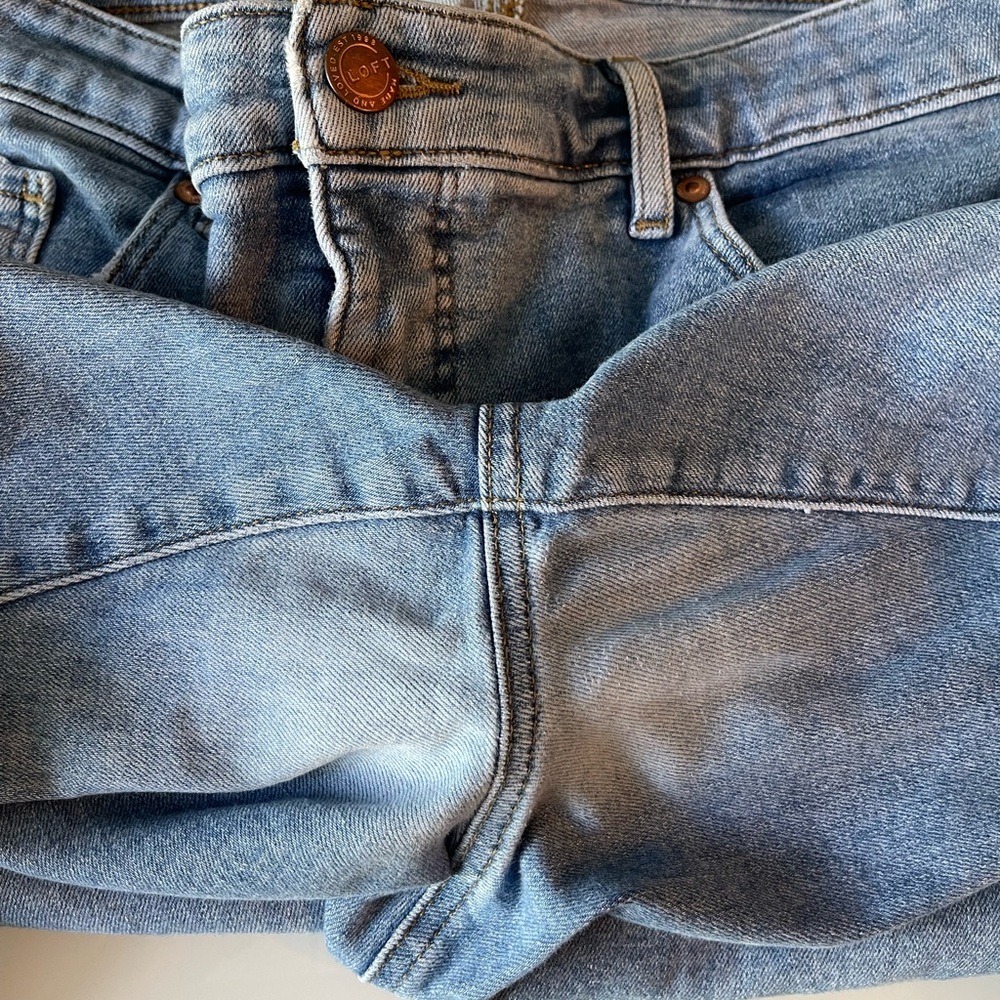 Loft Curvy High Waist Raw Hem Stitch Distressed Light Wash Denim Crop Jeans 16 - Picture 9 of 14
